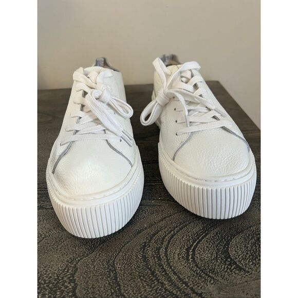 Crown Vintage Women's Mandie Platform Sneaker - Picture 3 of 9